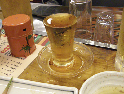 電気ブランのコップ酒