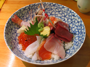 築地場外の海鮮丼