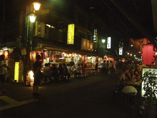 東京浅草の屋台通り